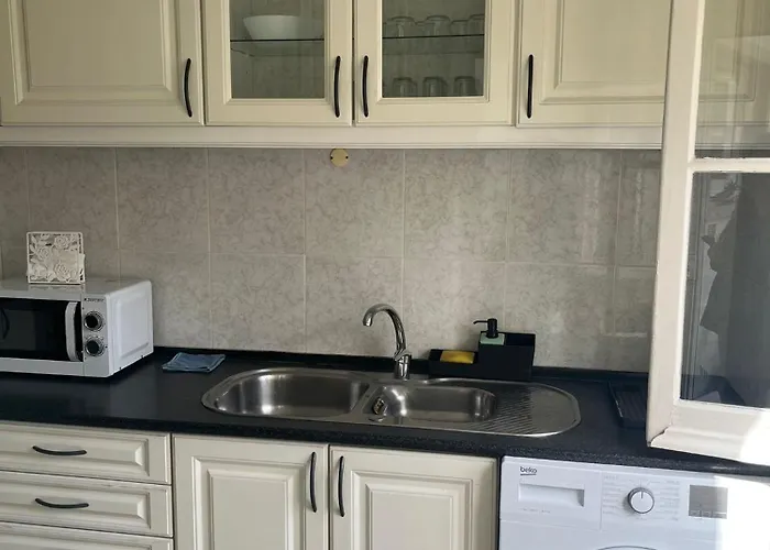 Alvalade II Airport Guest House